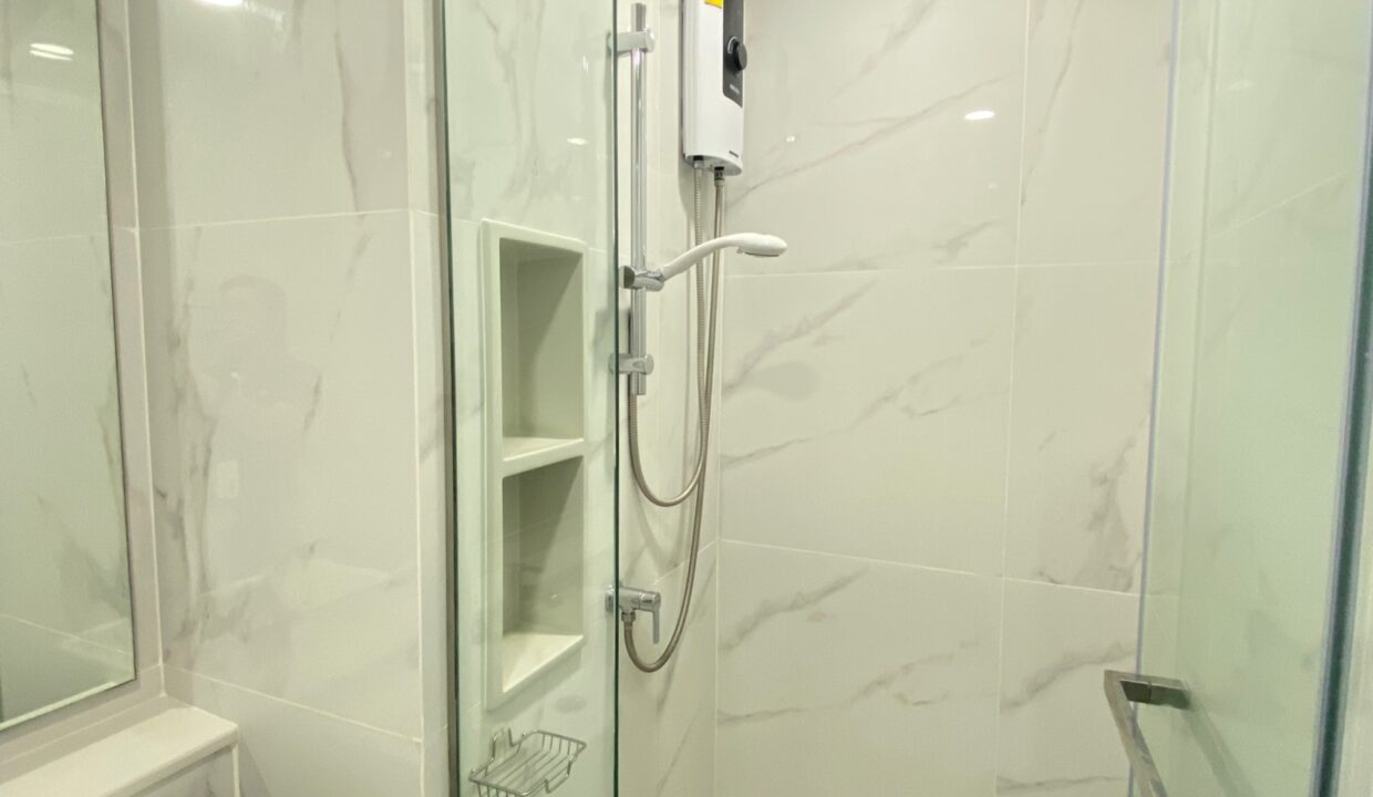 Shower box